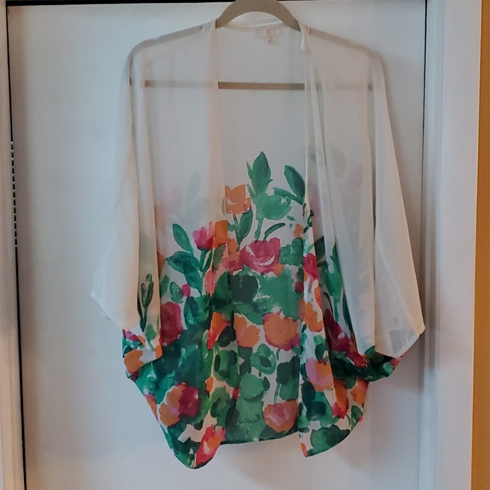 Womens Medium Floral Cape